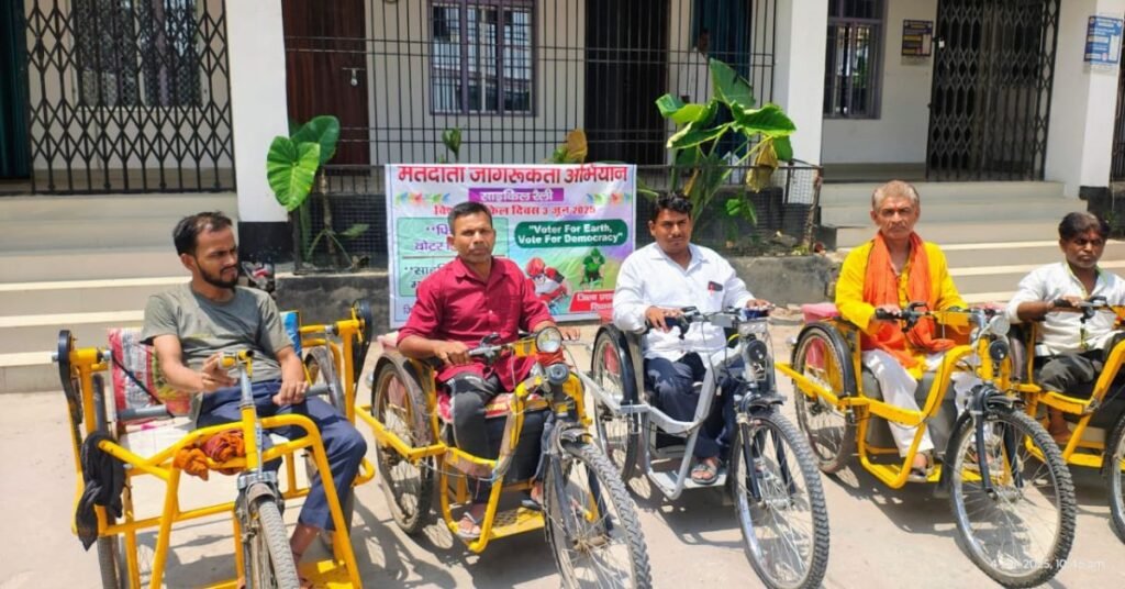 Disabled people took charge of democracy, took out a tricycle rally in Siwan